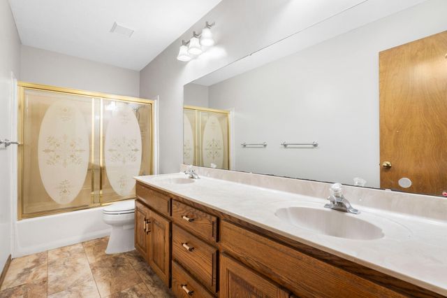 1338 E Burntwood Street, Springfield, MO 65803