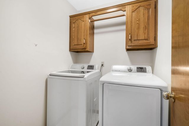 1338 E Burntwood Street, Springfield, MO 65803