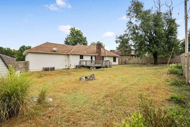 1338 E Burntwood Street, Springfield, MO 65803