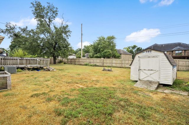 1338 E Burntwood Street, Springfield, MO 65803