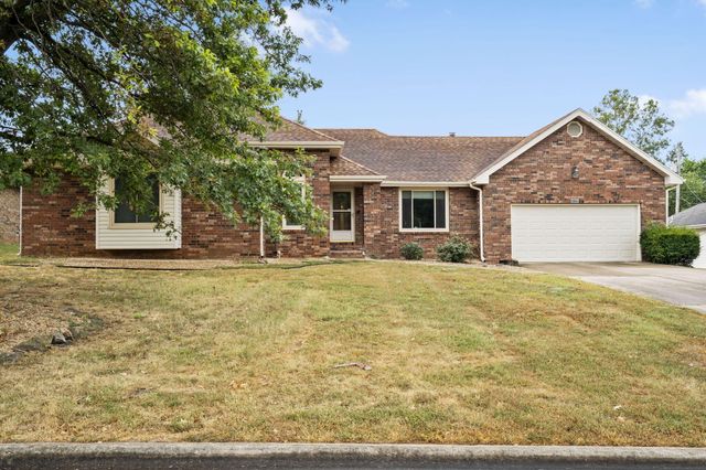 1338 E Burntwood Street, Springfield, MO 65803