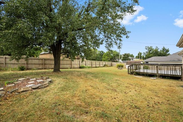 1338 E Burntwood Street, Springfield, MO 65803