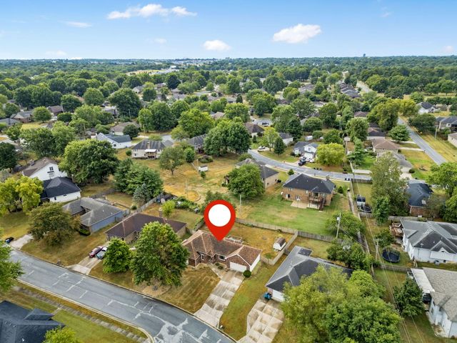 1338 E Burntwood Street, Springfield, MO 65803