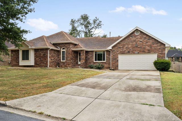 1338 E Burntwood Street, Springfield, MO 65803