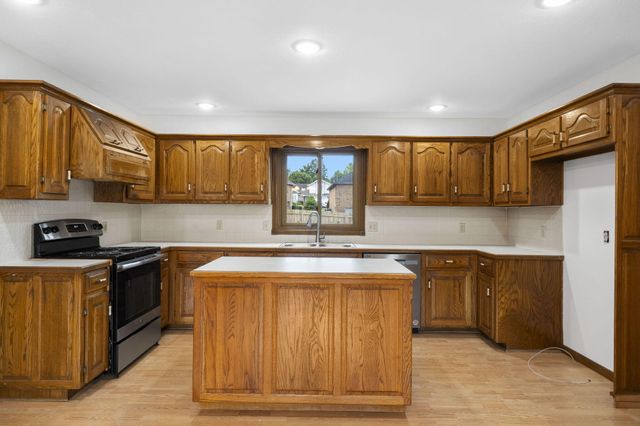 1338 E Burntwood Street, Springfield, MO 65803