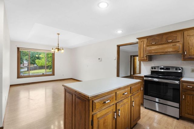 1338 E Burntwood Street, Springfield, MO 65803