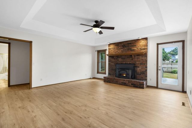 1338 E Burntwood Street, Springfield, MO 65803