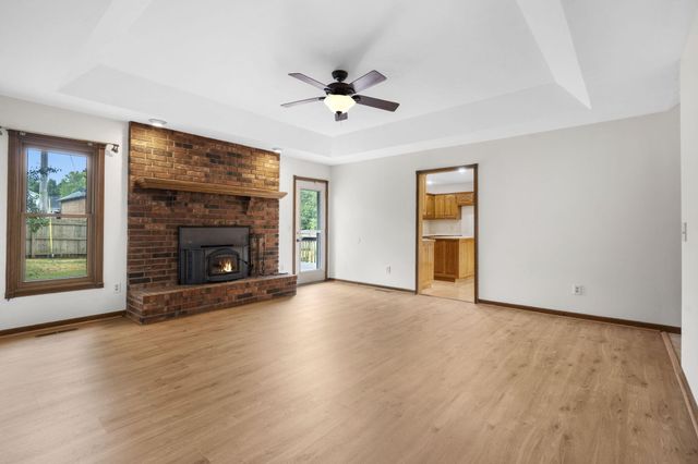 1338 E Burntwood Street, Springfield, MO 65803