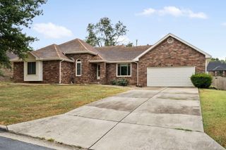 1338 East Burntwood Street, Springfield, MO 65803