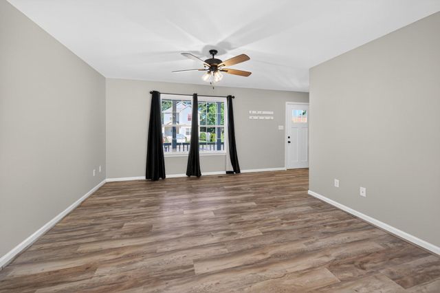 207 S LOUDOUN ST, Strasburg, VA 22657