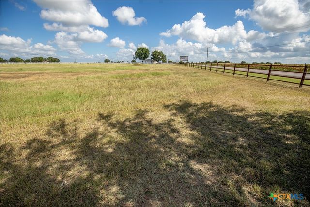 404 Annies Lane, La Vernia, TX 78121