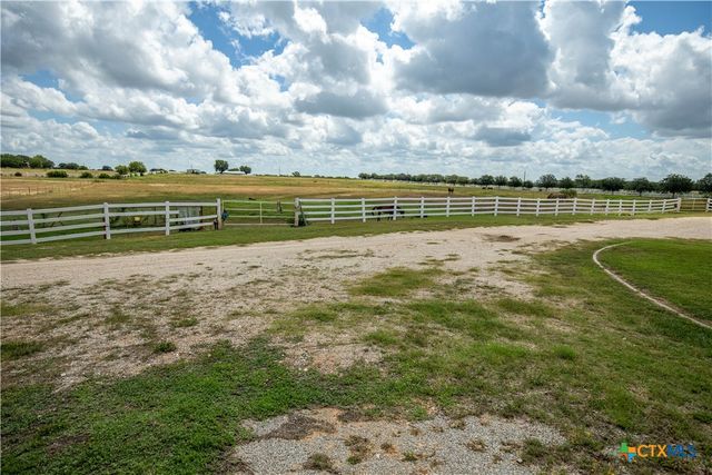 404 Annies Lane, La Vernia, TX 78121