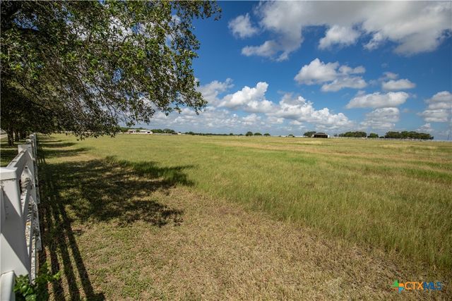 404 Annies Lane, La Vernia, TX 78121