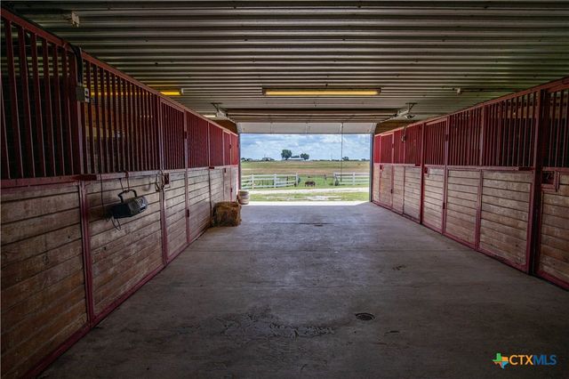 404 Annies Lane, La Vernia, TX 78121