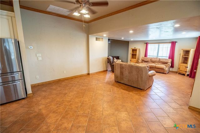 404 Annies Lane, La Vernia, TX 78121