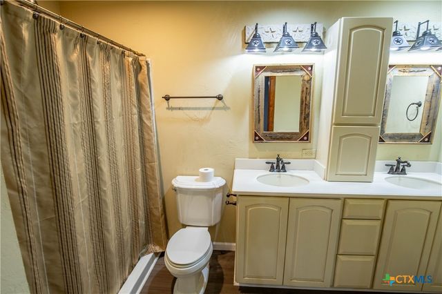 404 Annies Lane, La Vernia, TX 78121