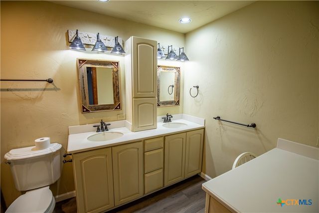 404 Annies Lane, La Vernia, TX 78121