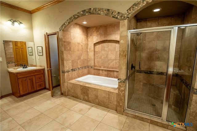 404 Annies Lane, La Vernia, TX 78121