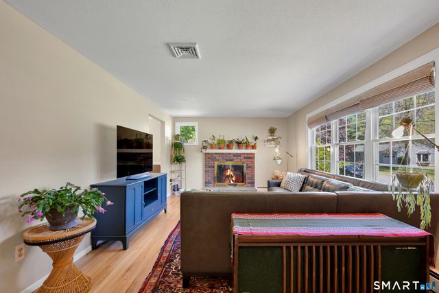 45 Willow Bee Lane, Middletown, CT 06457