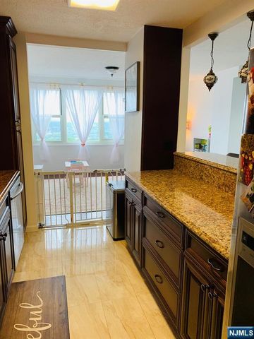 555 North Avenue 17S, Fort Lee, NJ 07024