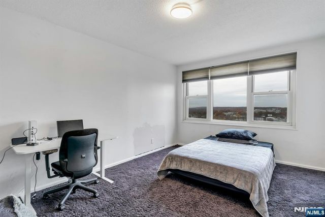 555 North Avenue 17S, Fort Lee, NJ 07024