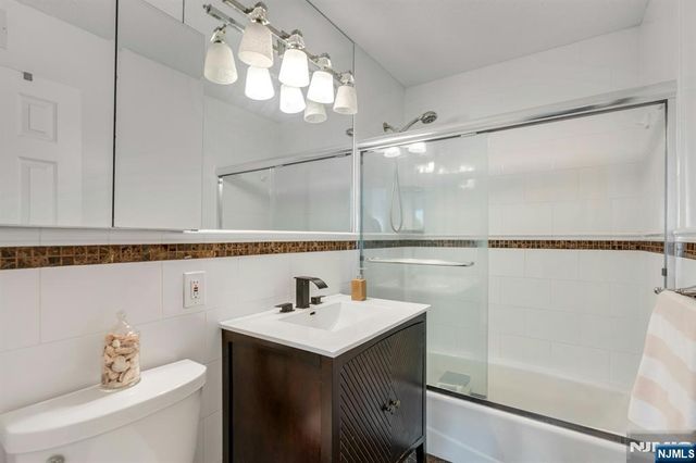 555 North Avenue 17S, Fort Lee, NJ 07024