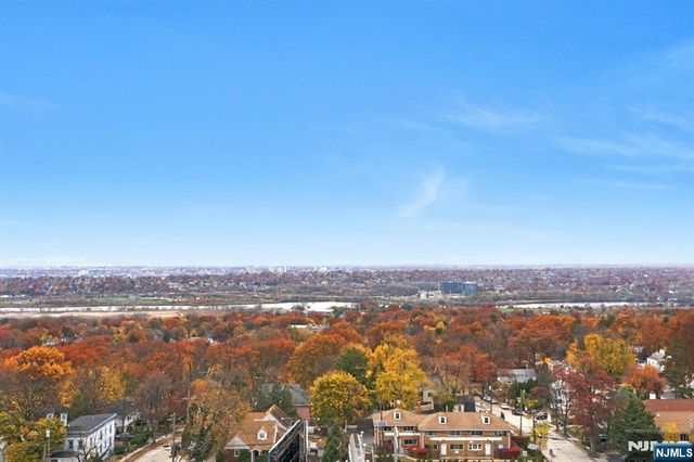 555 North Avenue 17S, Fort Lee, NJ 07024