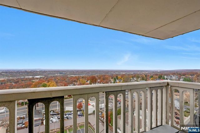 555 North Avenue 17S, Fort Lee, NJ 07024