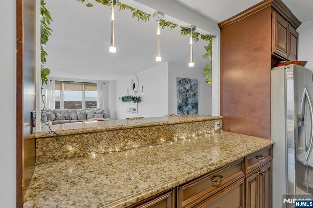 555 North Avenue 17S, Fort Lee, NJ 07024