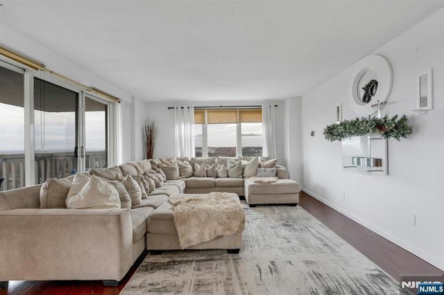 555 North Avenue 17S, Fort Lee, NJ 07024