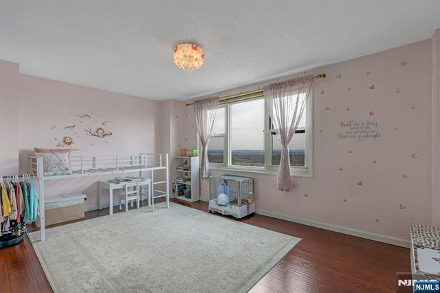 555 North Avenue 17S, Fort Lee, NJ 07024