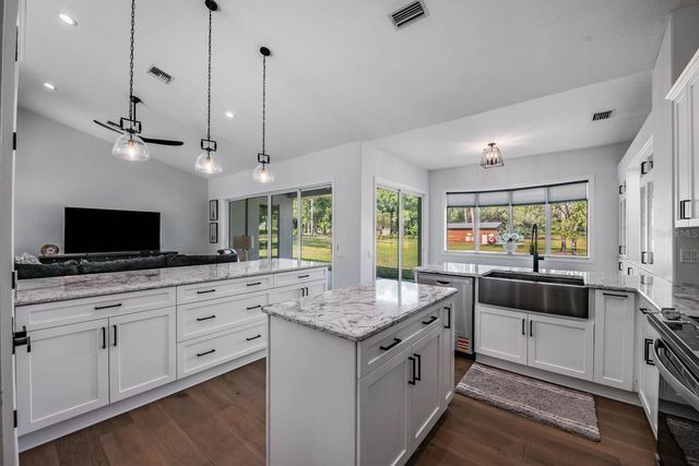 17833 HYLAND LANE, Dade City, FL 33523
