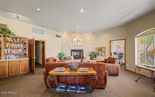 9151 W GREENWAY Road 226, Peoria, AZ 85381