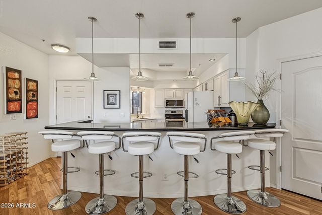 9151 W GREENWAY Road 226, Peoria, AZ 85381