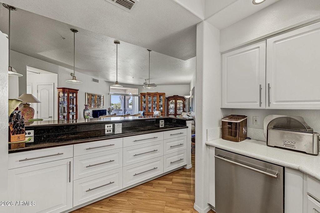 9151 W GREENWAY Road 226, Peoria, AZ 85381 — photo 2