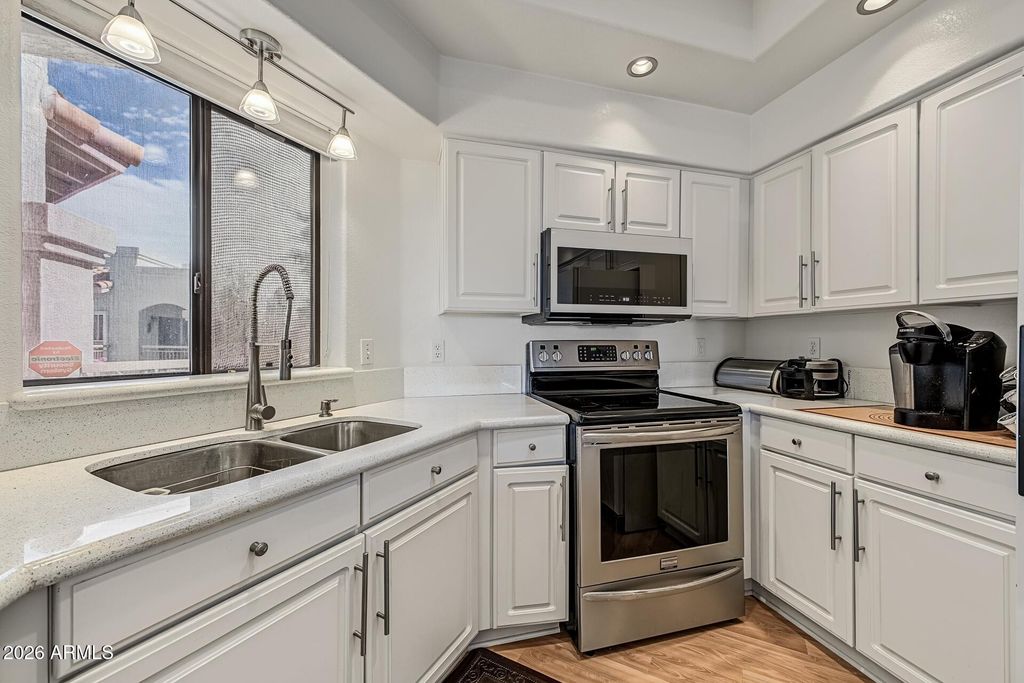 9151 W GREENWAY Road 226, Peoria, AZ 85381 — photo 3