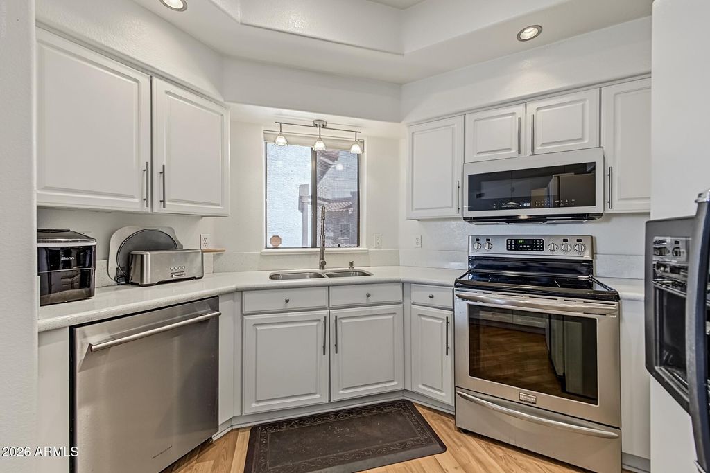 9151 W GREENWAY Road 226, Peoria, AZ 85381 — photo 4