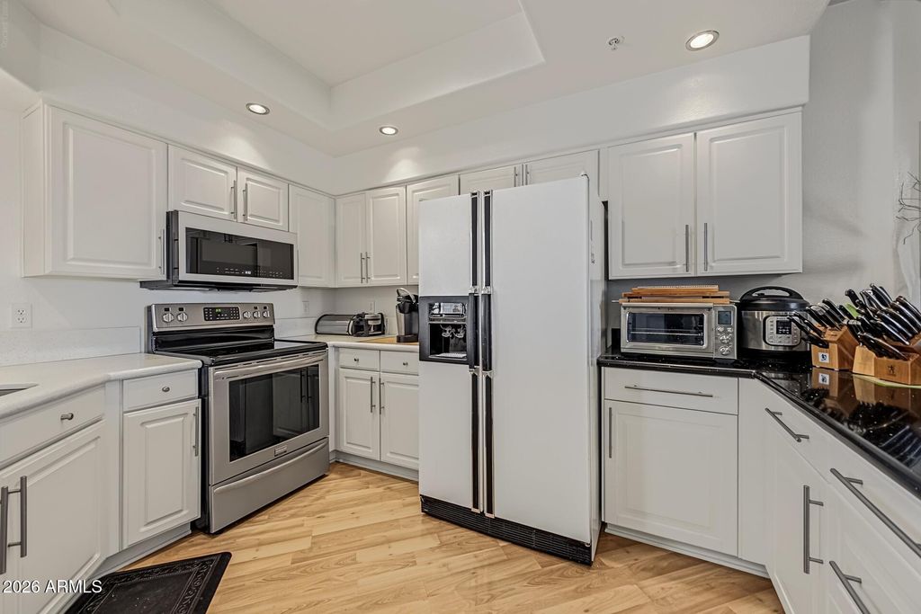 9151 W GREENWAY Road 226, Peoria, AZ 85381 — photo 5