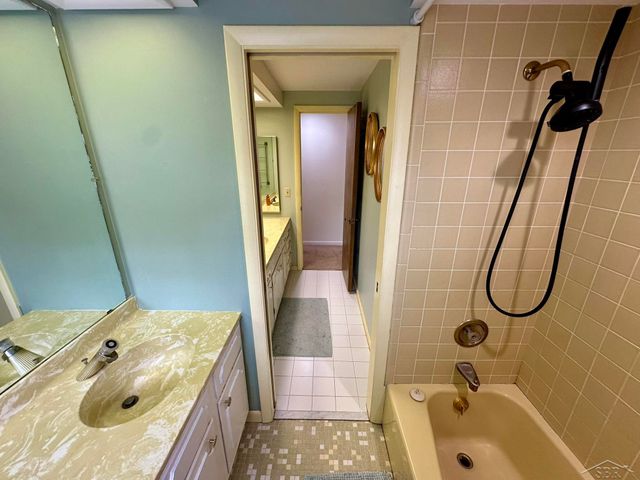 859 Foxboro Road, Saginaw, MI 48638