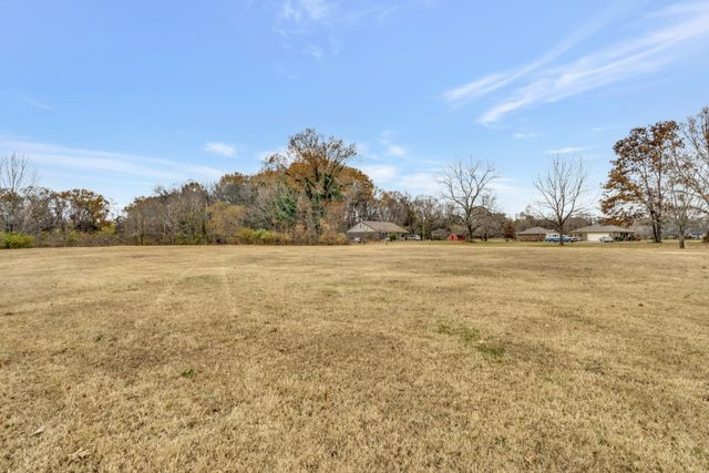 1305 Brinkley Rd, Murfreesboro, TN 37128