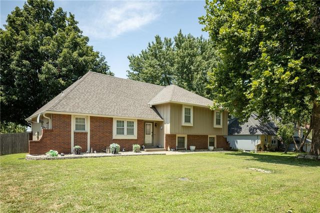 404 S SUNSET Lane, Raymore, MO 64083