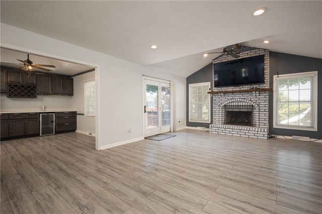 404 S SUNSET Lane, Raymore, MO 64083