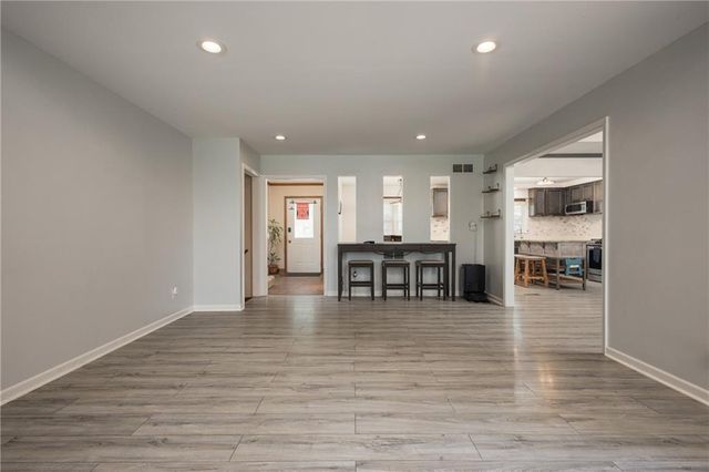 404 S SUNSET Lane, Raymore, MO 64083