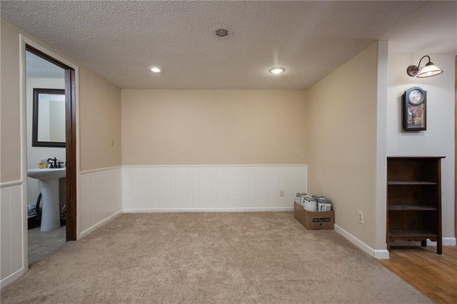 404 S SUNSET Lane, Raymore, MO 64083