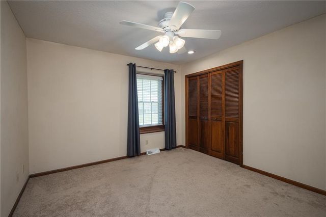 404 S SUNSET Lane, Raymore, MO 64083