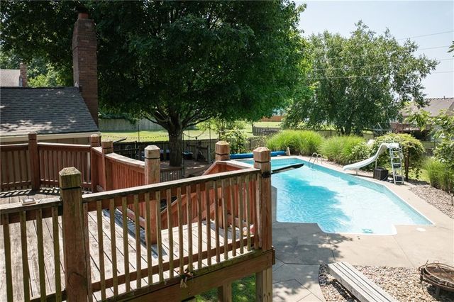 404 S SUNSET Lane, Raymore, MO 64083