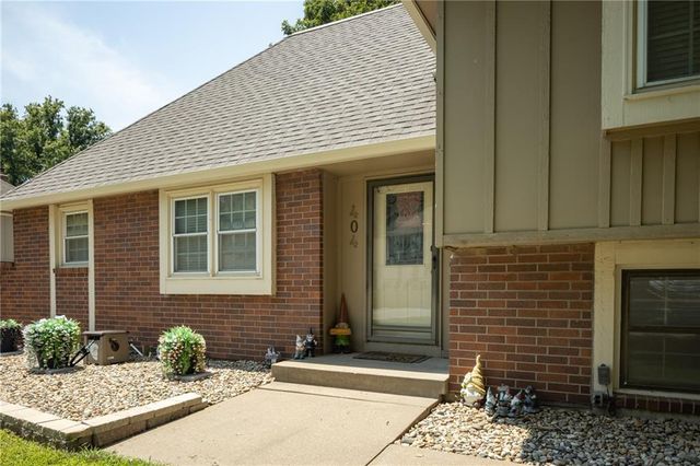 404 S SUNSET Lane, Raymore, MO 64083