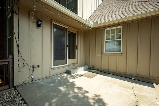 404 S SUNSET Lane, Raymore, MO 64083