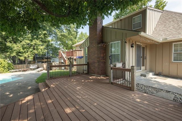 404 S SUNSET Lane, Raymore, MO 64083