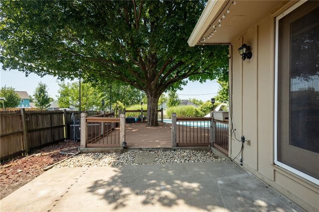 404 S SUNSET Lane, Raymore, MO 64083